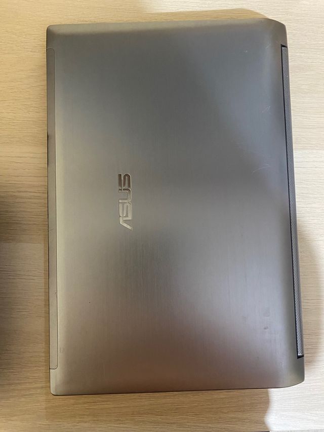 Ordenador Portátil Asus i7, 8GB RAM, SSD 480GB