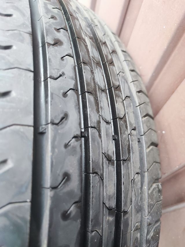 Neumático Continental 215/60 R17H
