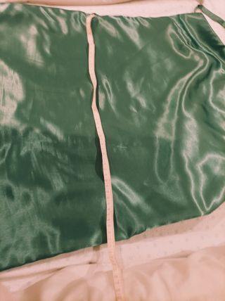 Vestido encaje y plumas