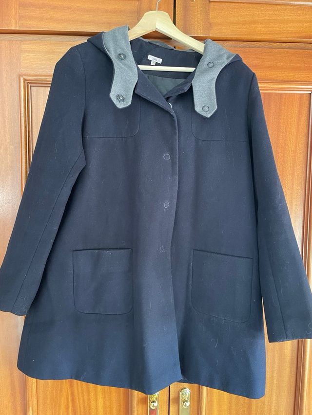 Abrigo premamá Alia. Hipercor. Azul Marino y gris.