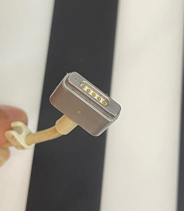 Apple adaptador MAGSAFE 2 de 85w, NO FUNCIONA! 