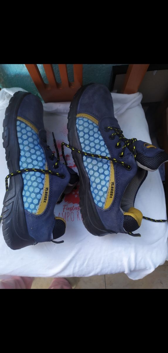 Zapatos seguridad.