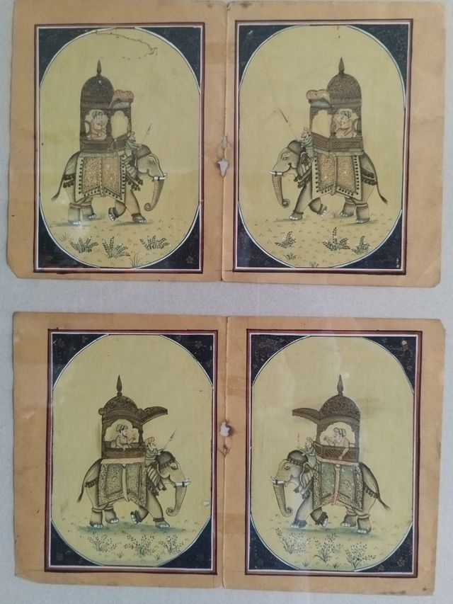 Dos hojas de libro indú,enmarcadas.