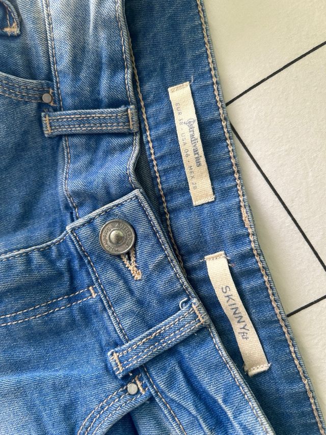 Pantalon vaquero pitillo nuevo Stradivarius