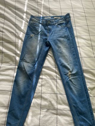 Pantalon vaquero pitillo nuevo Stradivarius