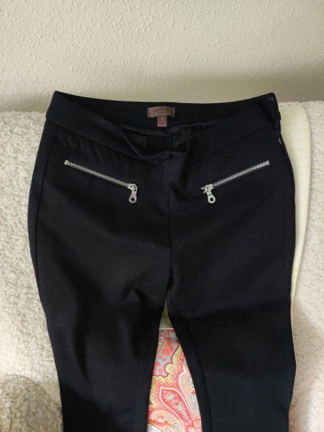 Pantalón negro de mujer de Cortefiel.