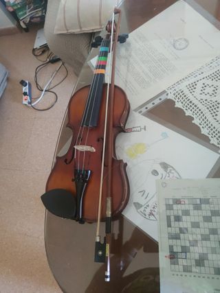 VIOLÍN Y ATRIL