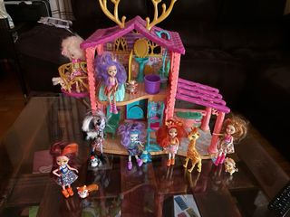 Casa enchantimals con 7 muñecas