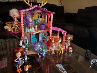 Casa enchantimals con 7 muñecas