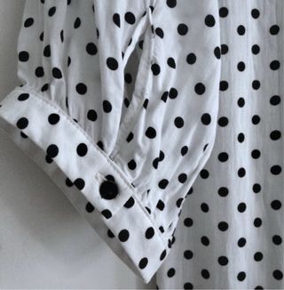 Blusa larga de lunares de Zara