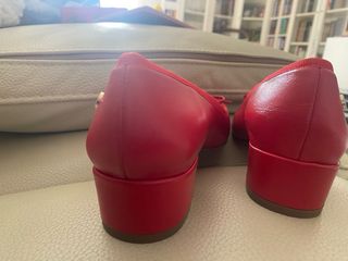 Zapato piel rojo de tacon bajo