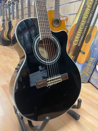 Washburn EA12 (cuerdas nylon)