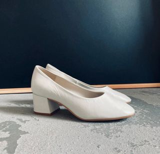 Zapatos salon de piel de Zara