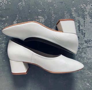 Zapatos salon de piel de Zara