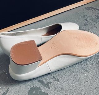 Zapatos salon de piel de Zara