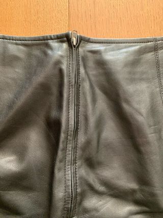 Minifalda mujer piel negra ese o ese