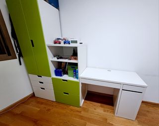 IKEA SMASTAD Armarios y escritorio.
