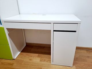 IKEA SMASTAD Armarios y escritorio.