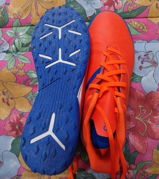 Botas de fútbol NUEVAS de niño/a Kipsta