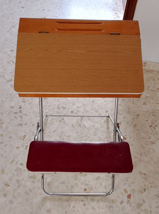 Pupitre años 80 en perfecto estado