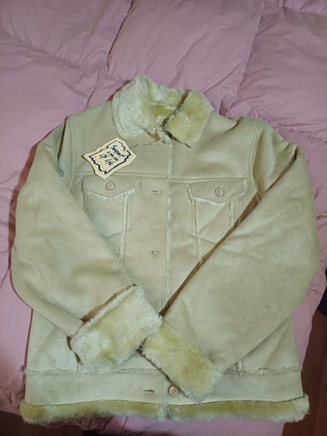 Abrigo corto sin estrenar