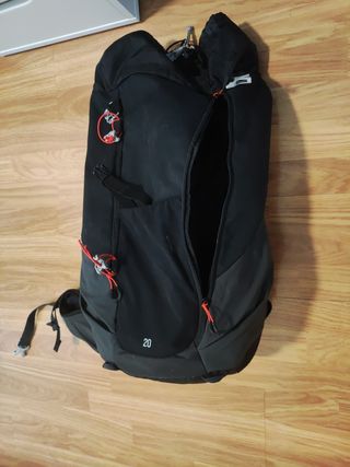 Mochila de montaña Quechua 20L