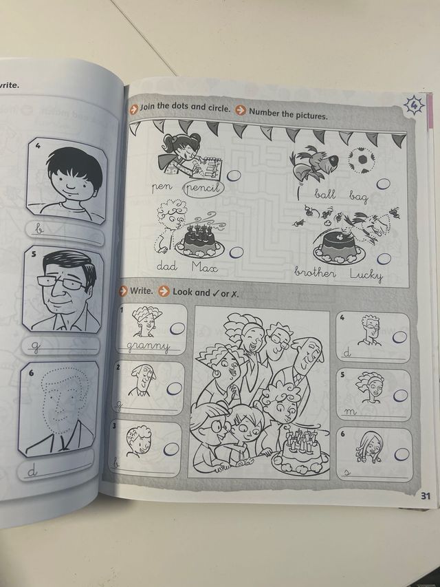 Explorers 1. Activity Book (Spanish Edition)