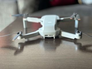 “Drone DJI Mini 2 con 3 baterías