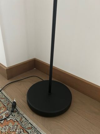 Lampada a terra nera opaca