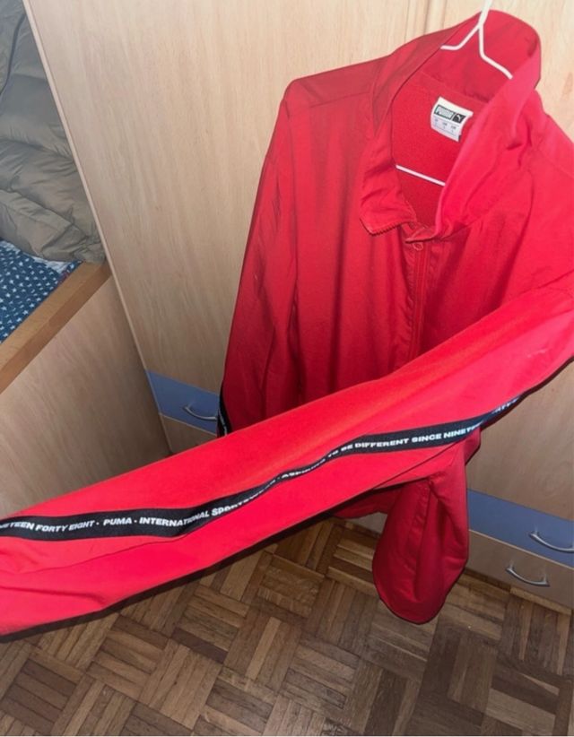 Chaqueta cortavientos puma roja