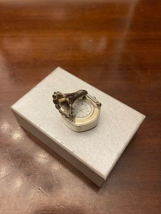 orologio a forma di grammofono