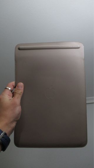 FUNDA APPLE IPAD PRO 10.5 CUERO MARRÓN TOPO