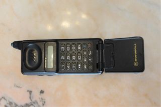 Teléfono móvil Motorola Micro Tac II