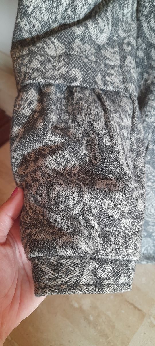 Abrigo gris con cinturón