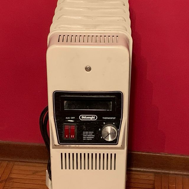 Radiatore termosifone a rotelle Delonghi