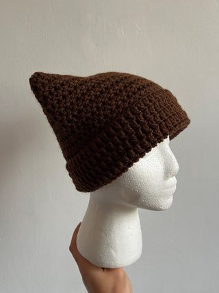 Gorro moderno marrón