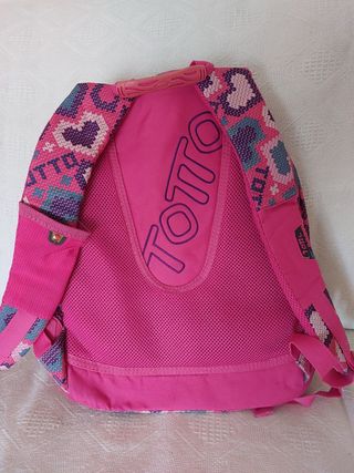 Mochila escolar marca Totto