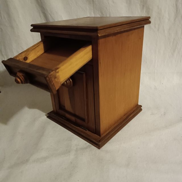 Mueblecito artesanal. Caja