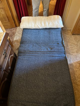 Cama y colchón plegable