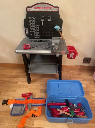 Banco de trabajo infantil y herramientas