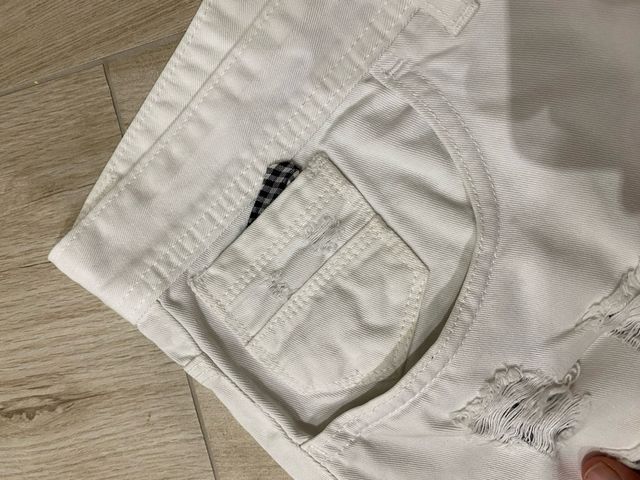 Jeans bianco strappato