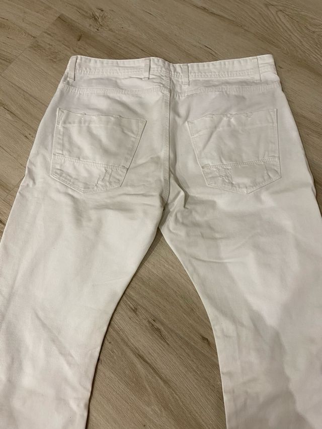 Jeans bianco strappato
