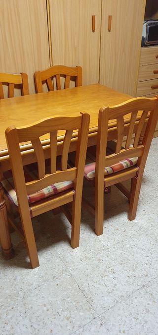 Mesa madera y sillas