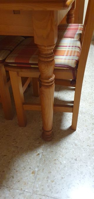 Mesa madera y sillas