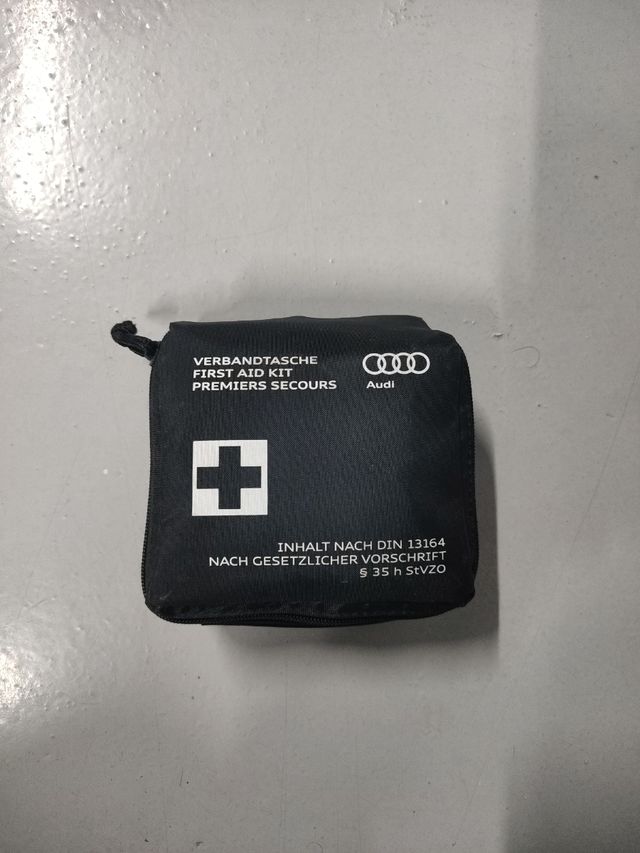Botiquín primeros auxilios AUDI
