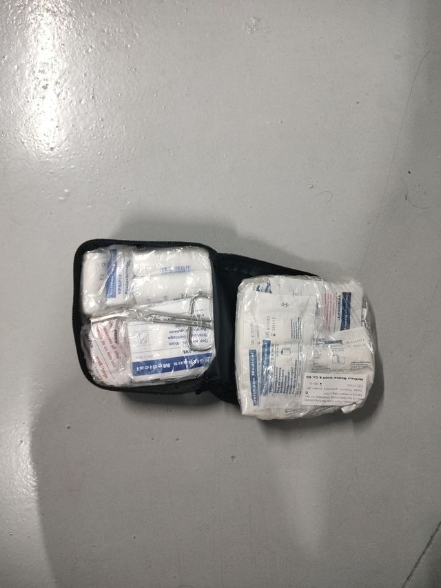 Botiquín primeros auxilios AUDI