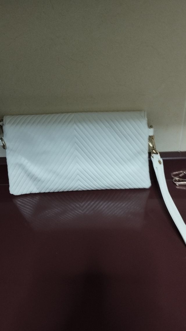 Bolso de mano y correa para colgar