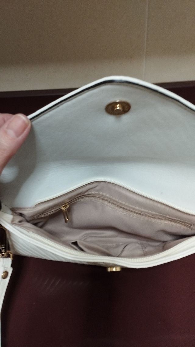 Bolso de mano y correa para colgar