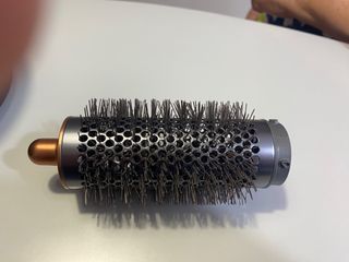 Secador de pelo dyson.