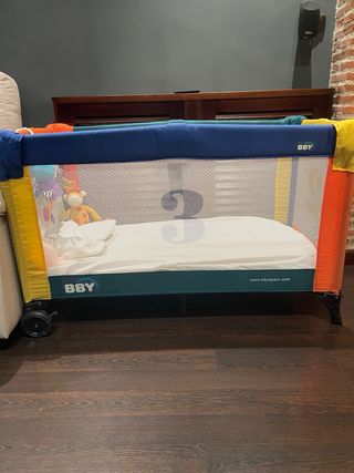 Cuna de viaje sin apenas uso con colchón